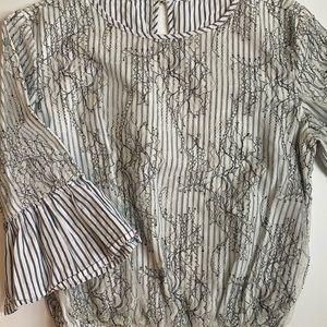 Small Black/White 3/4 Sleeve